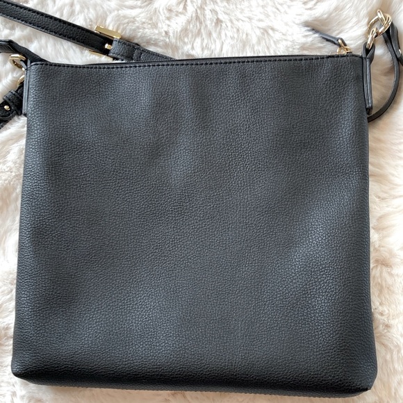 Tommy Hilfiger crossbody. - Picture 5 of 14